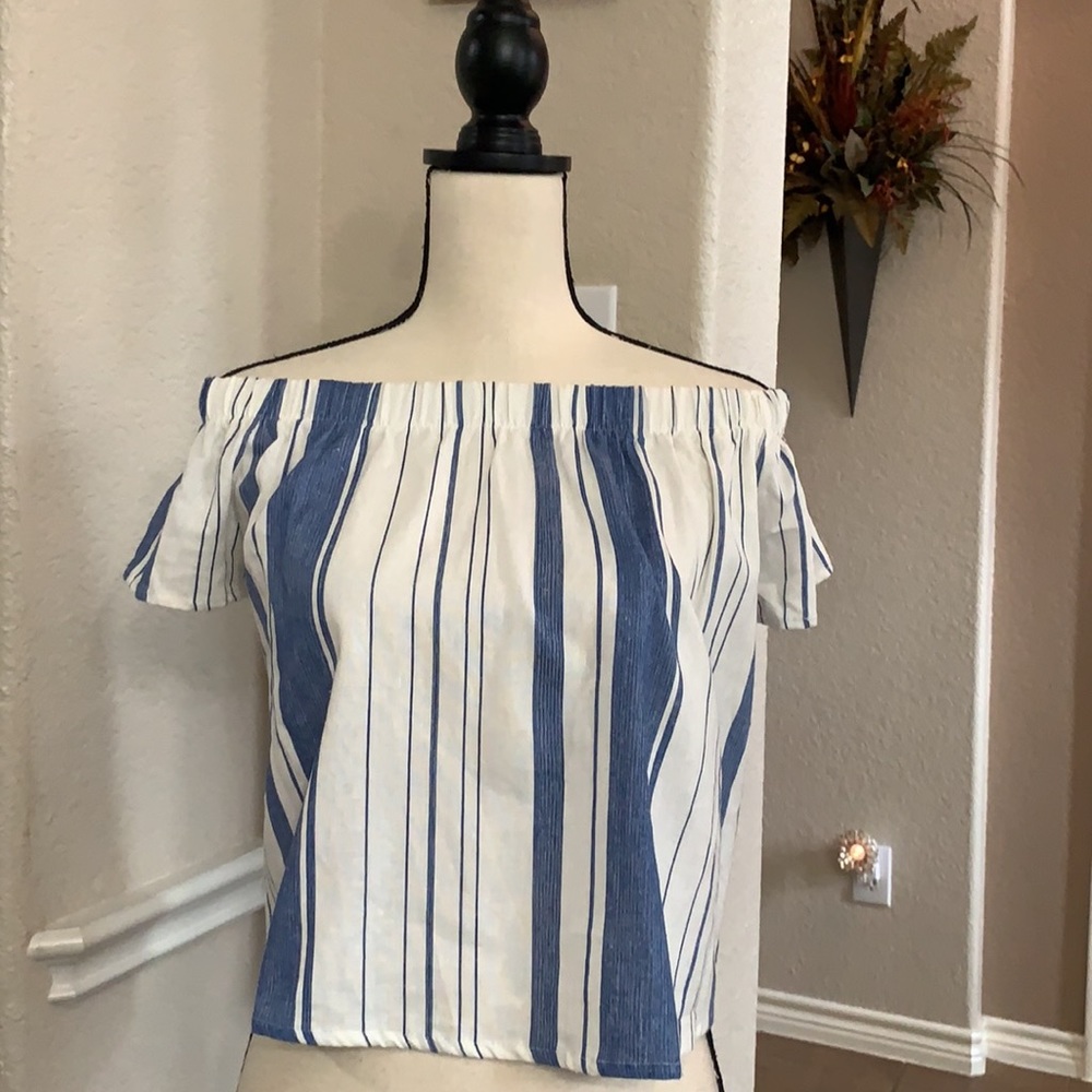 Timing blue and off white striped cold shoulder cropped top Size S